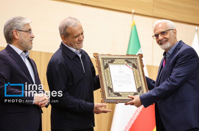 دکتر ابراهیم برزگر، برگزیده شانزدهمین جشنواره بین‌المللی فارابی شد